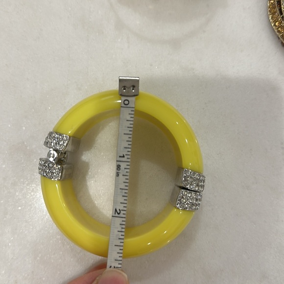 Cache Yellow bangle - Picture 8 of 8
